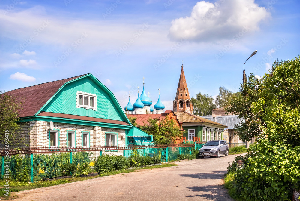 Village house and domes of the Annunciation Cathedral, Gorokhovets Village house and domes of the Annunciation Cathedral, Gorokhovets
