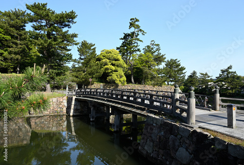 お堀と北惣門橋