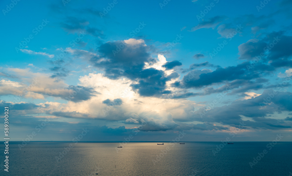 Fototapeta premium seascape in sunset. seascape in sunset horizon. beautiful seascape in sunset.