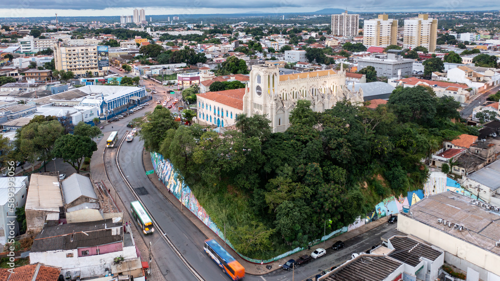 Fototapeta premium Fotografia aérea de área urbana de Cuiabá, capital do Mato Grosso