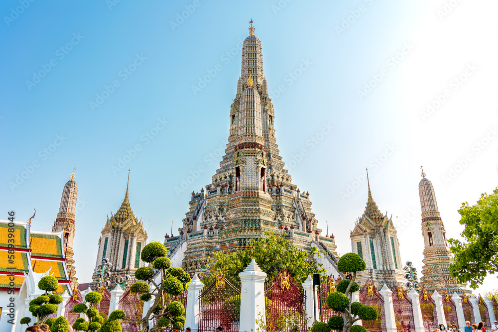 A Picture Showcasing the stunning architecture and cultural significance of Wat Arun Ratchawararam in Bangkok, Thailand. Discovering the Cultural Marvels and landmarks
