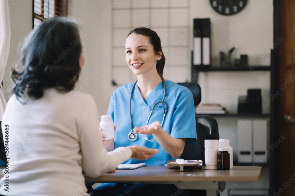 Doctor gave medication advice to elderly patients. Doctor gave medication advice to elderly patients.