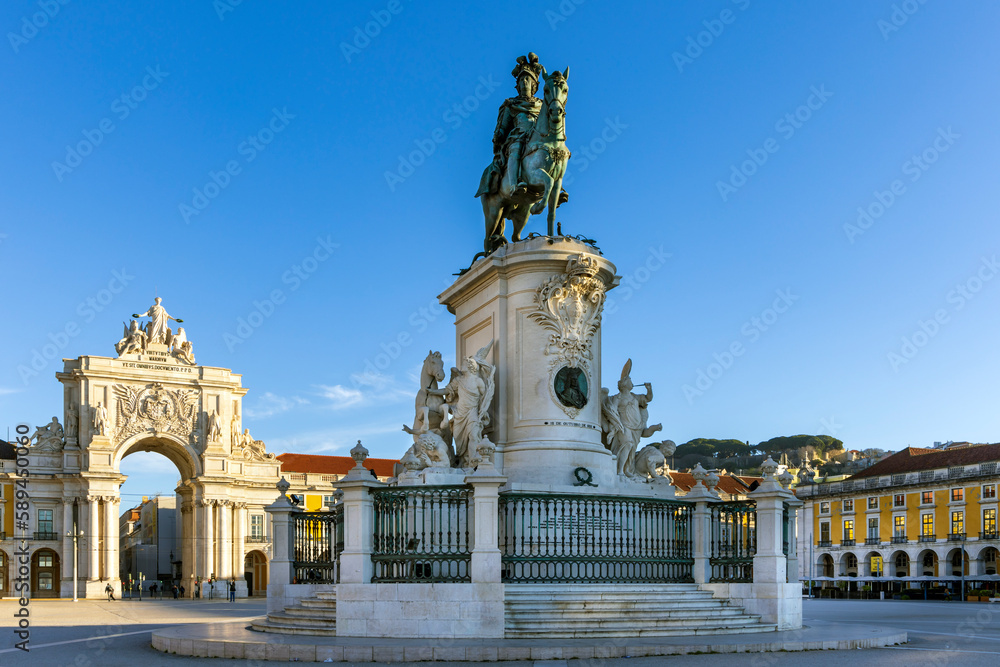 Statue of King José I and Arco da Rua Augusta on Praça do Comércio (commerce square) , Lisbon, Portugal