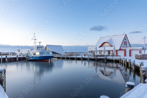 Winterzauber, verschneiter Hafen. © Karl