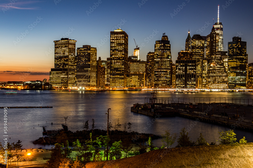 Fototapeta premium city skyline at night