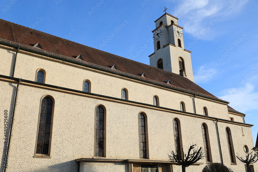 Blick auf die Pfarrkirche Christkönig im Zentrum der Gemeinde Gottmadingen in Baden-Württemberg