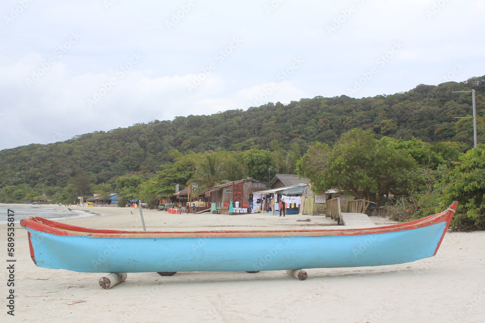 Fototapeta premium boat on the beach