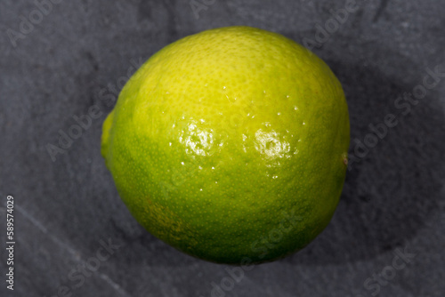 la bellezza del lime, un agrume di colore verde chiaro