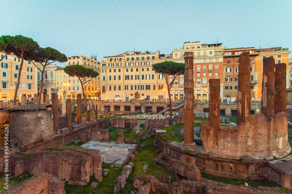 Obraz premium Largo di Torre Argentina archeological site by sunset in Rome, Italy