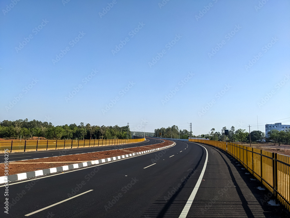 Fototapeta premium the empty roads of india with no vehicles on it and long curve