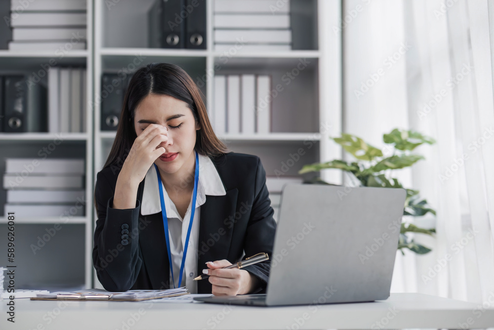 asian woman thinking hard concerned about online problem solution looking at laptop screen, worried serious asian businesswoman focused on solving difficult work computer task. asian woman thinking hard concerned about online problem solution looking at laptop screen, worried serious asian businesswoman focused on solving difficult work computer task.