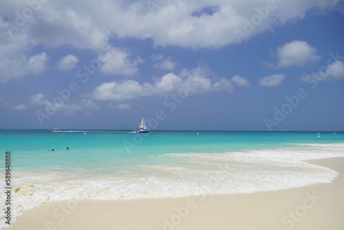 Fototapeta Naklejka Na Ścianę i Meble -  Soft silky white sand  and clear turquoise waters of Eagle Beach Aruba