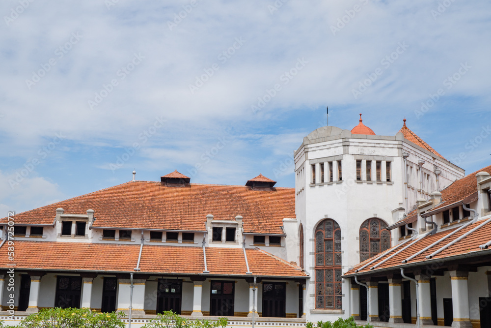 Obraz premium The Old station of Semarang Central Java Semarang, Lawang Sewu. The photo is suitable to use for travel destination, holiday poster and travel content media.