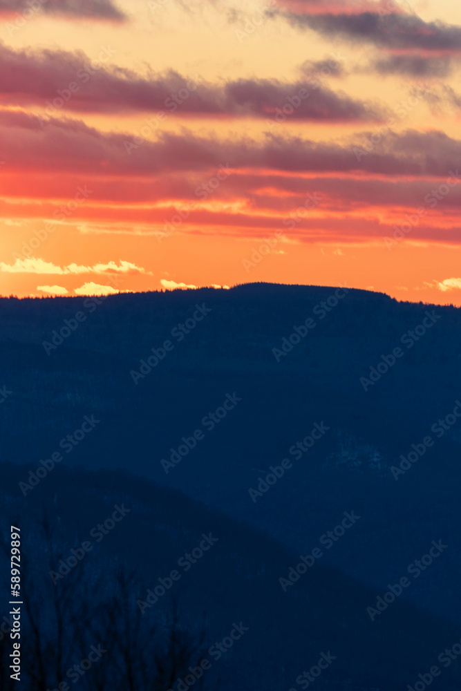 Obraz premium Telephoto View of West Virginia Mountains at Sunset