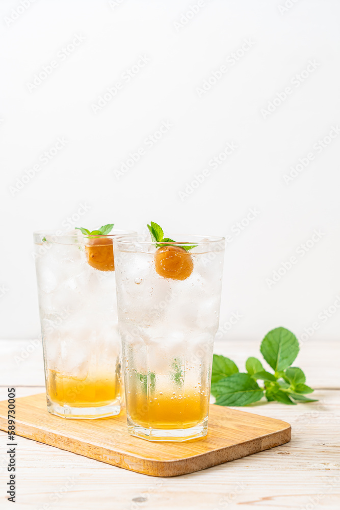 Fototapeta premium iced plum juice with soda and peppermint