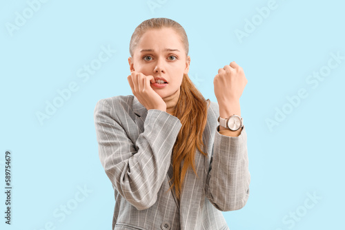 Young businesswoman with wr...