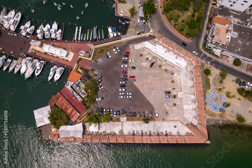 Paisaje urbano de la ciudad de Cartagena (Colombia), incluyendo sus playas, fuertes, murallas, centro histórico, mar. photo