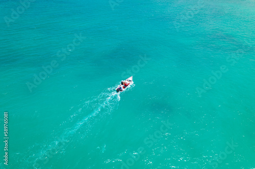 Obraz na płótnie Paisaje urbano de la ciudad de Cartagena (Colombia), incluyendo sus playas, fuertes, murallas, centro histórico, mar. w salonie