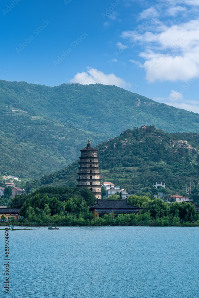 Fototapeta premium Lianyungang Huaguoshan Lake and Temple Pagoda