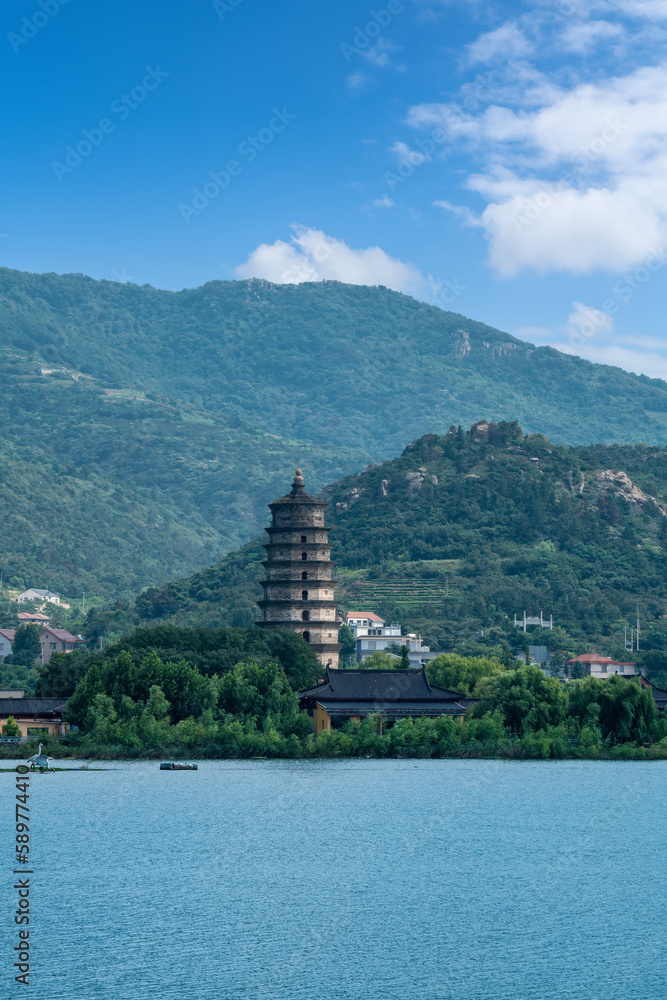 Lianyungang Huaguoshan Lake and Temple Pagoda