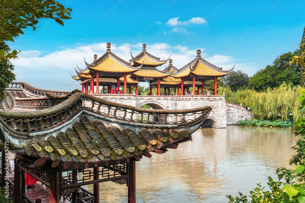 Slender West Lake is a famous scenic spot in China, Yangzhou, China. Slender West Lake is a famous scenic spot in China, Yangzhou, China.