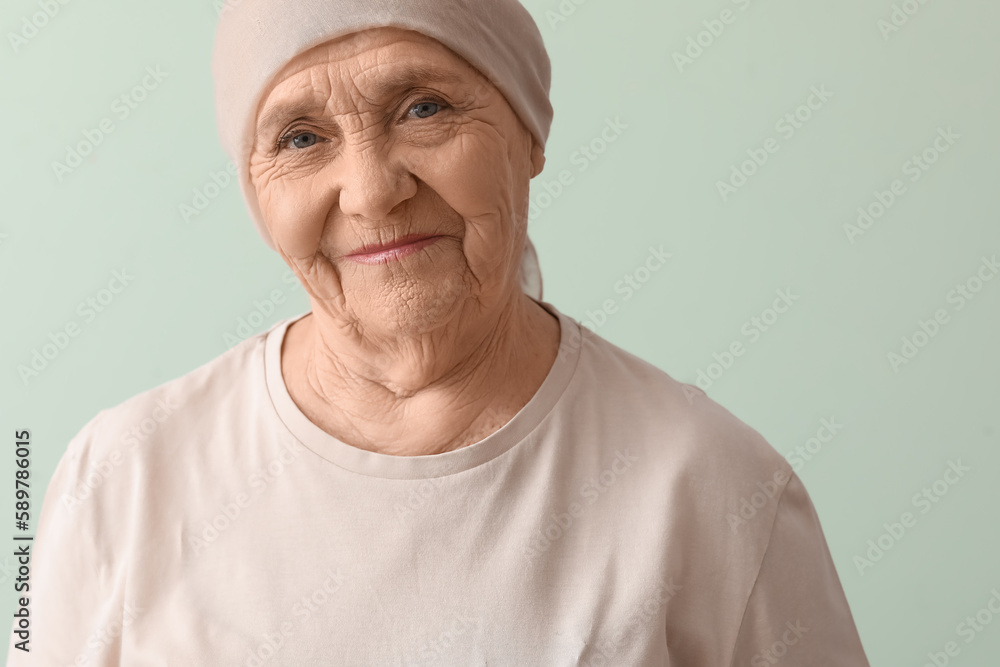 Senior woman after chemotherapy on green background, closeup - obrazy, fototapety, plakaty 