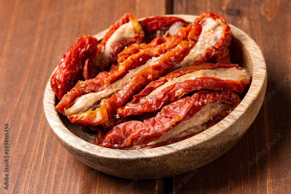 Pomodori secchi e salati, cibo tipico del sud Italia Pomodori secchi e salati, cibo tipico del sud Italia
