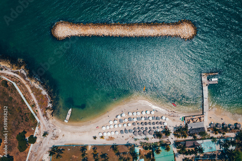 Obraz na płótnie Paisaje urbano de la ciudad de Cartagena (Colombia), incluyendo sus playas, fuertes, murallas, centro histórico, mar. w salonie