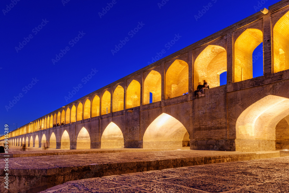 Scenic night view of the Allahverdi Khan Bridge (Si-o-se-pol)