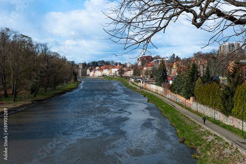 Der Fluß Neiße mit Blick auf die Häuserfront von Zgorzelec