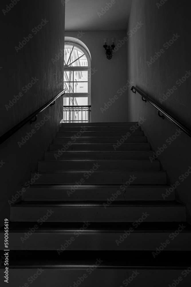 Schwarz-Weiß Fotografie, Treppenhaus im Rathaus, Spandau, Berlin, Deutschland