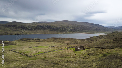 Eine Ruine eines Hauses in Schottland - Die Vertreibung der gälisch sprechenden Bevölkerung in den Highlands ist bis heute spürbar. photo