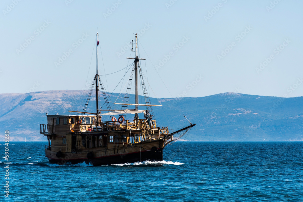 Obraz premium Old wooden sailing ship on the blue adriatic sea. Crickvenika, Croatia.