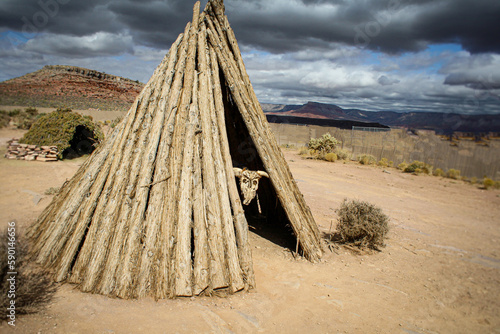 Szałasy w rezerwacie Indian. Grand Canyon. Tipi i inne domy Amerykańskich Indian.