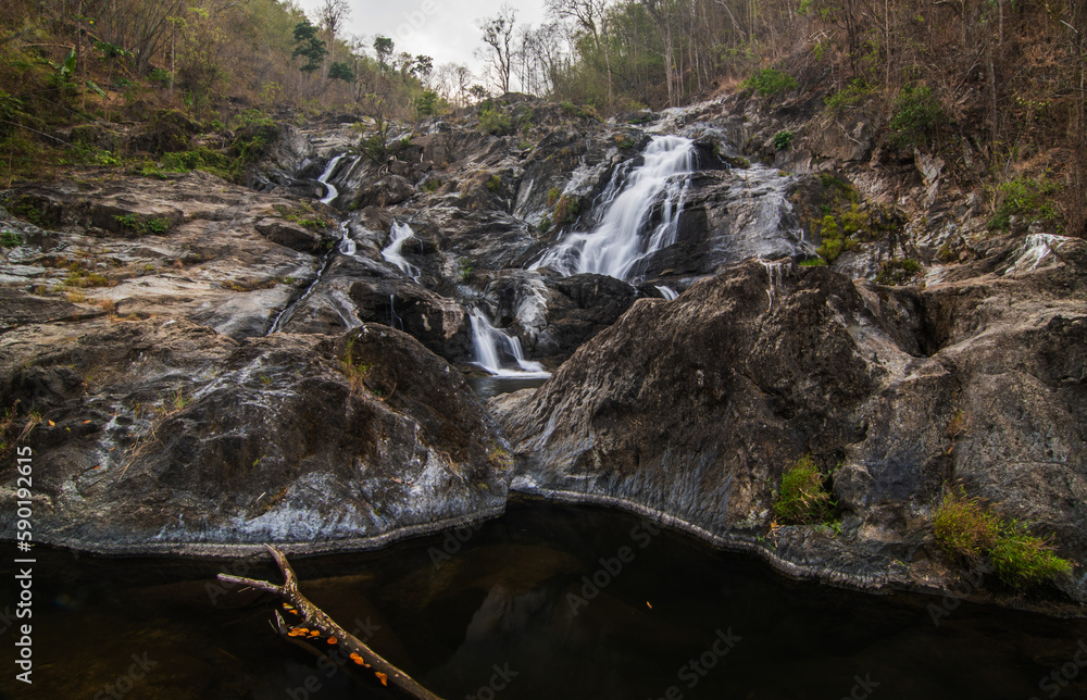 Obraz premium Khlong Nam Lai Waterfall, Beautiful waterfalls in klong Lan national park of Thailand