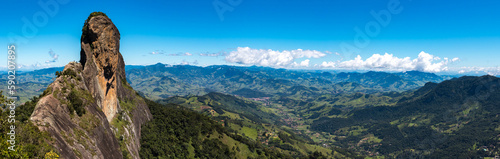 Pedra do Baú Panorâmicas da serra da Mantiqueira ceu azul e nuvens