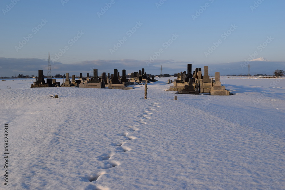 お墓と降雪風景 お墓と降雪風景