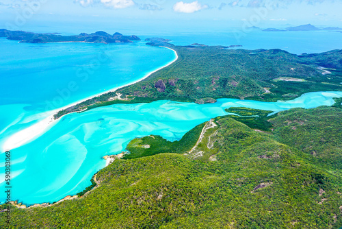 Aerial view of the Whitsunday Island Beach, paradisiac and environmental protected beach with clear waters, elected one of the World Heritage Sites by UNESCO. Dez 2019, Australia