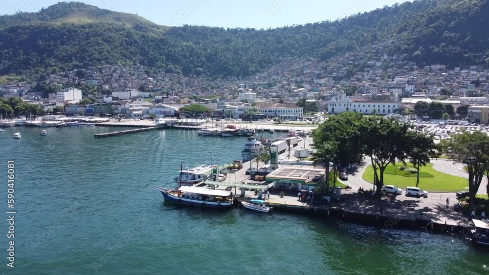Barcos Pesca Pescadores Peixe Angra dos Reis Ilha Grande Rio de Janeiro Vila do Abraão Porto Estacionamento Docas Centro Cidade Costeira Litoral Navegação Navegar Pescar Atividade Pesqueira Trabalho