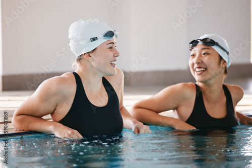 Fotografía Swimming pool, sports and women laughing in water, joke and funny comedy after exercise