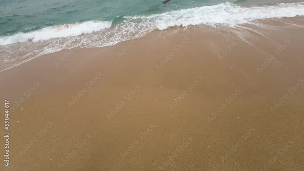 걸으면서 보는 파도와 모래사장 걸으면서 보는 파도와 모래사장