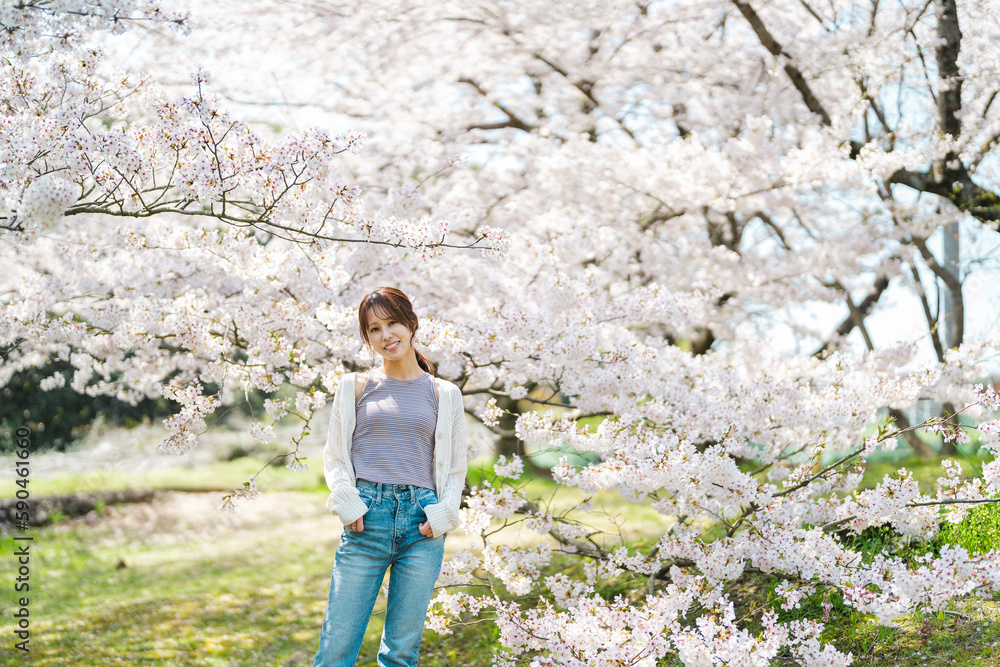 桜と女性 桜と女性