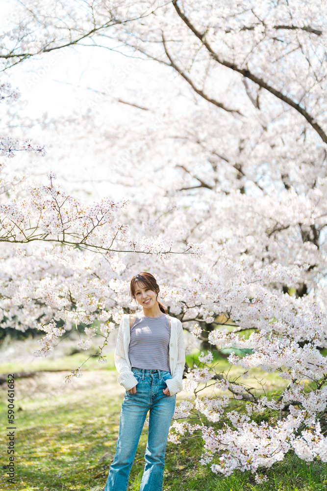 桜と女性 桜と女性