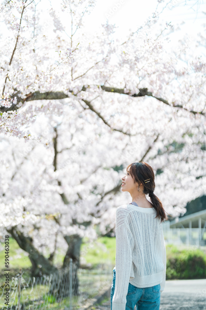 桜と女性 桜と女性
