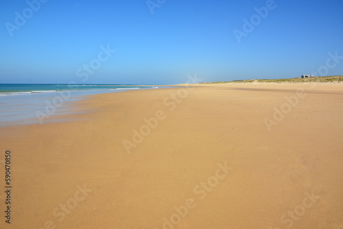  France, Aquitaine, à la sortie de la passe nord du bassin d'Arcachon la magnifique plage du cap Ferret sur la côte atlantique 