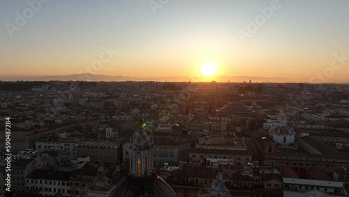 Tutti i principali monumenti di Roma visti dal drone.
Spettacolare vista aerea di Roma. Pantheon, Cupola di San Pietro, Campidoglio, Stadio Olimpico, Farnesina, Quirinale, Altare della Patria, Castel  photo