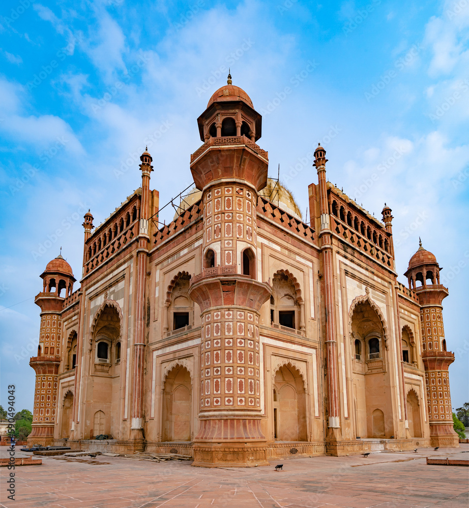 Safdarjung Tomb is located in New Delhi, India
