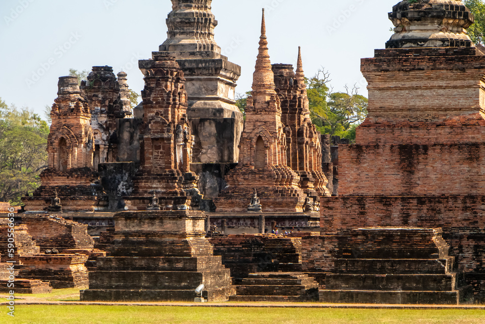Naklejka premium Ancient temples in Sukhothai Historical Park, Thailand