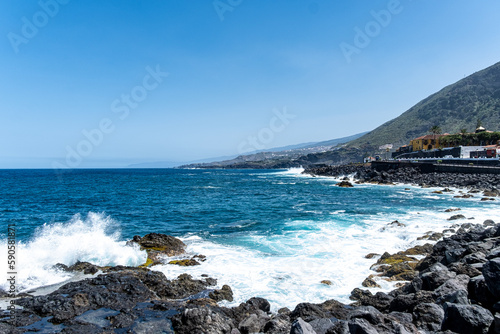 Die Nordküste von Teneriffa bei der Stadt Garachico.