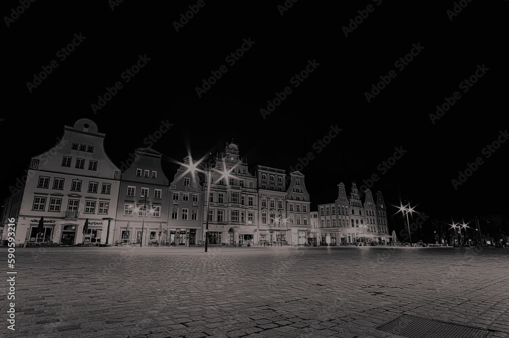 Rostock Neuer Markt bei Nacht Schwarz Weiß